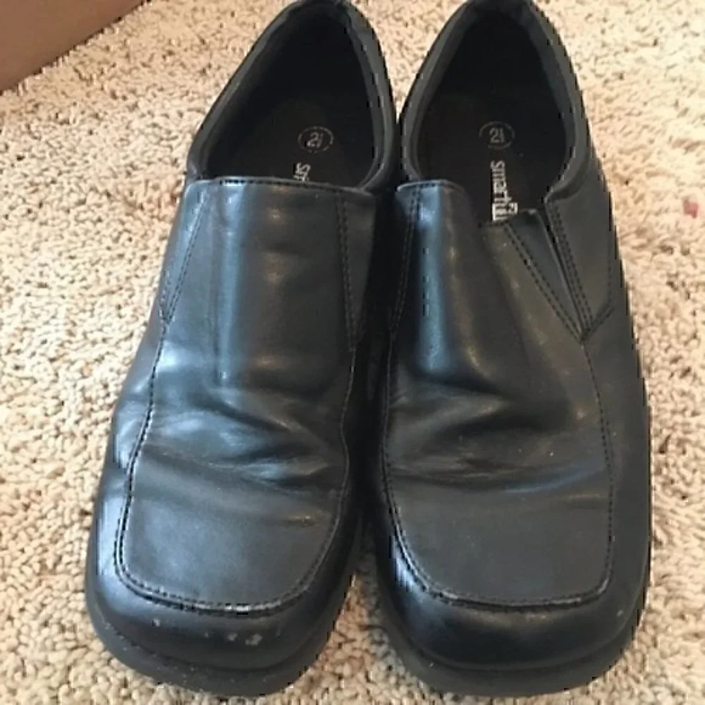 Boys size 2.5 black dress shoes